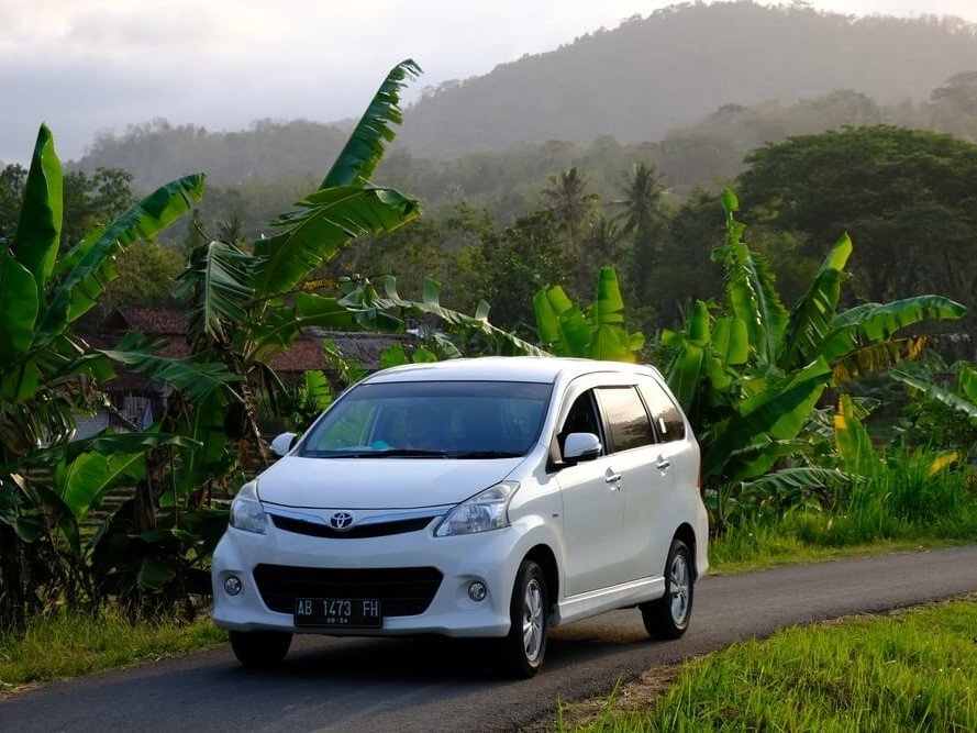 Private car Central Sulawesi transfer service by WAYAWtour