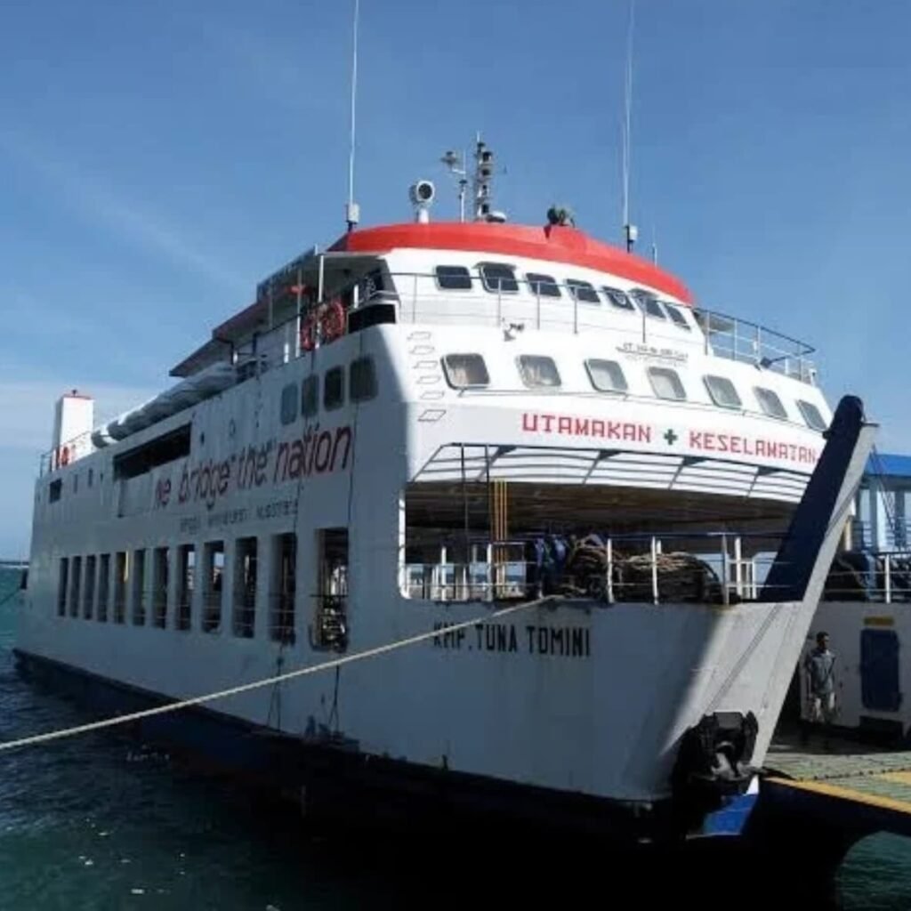 public ferries from uebone to wakai - how to get to togean islands