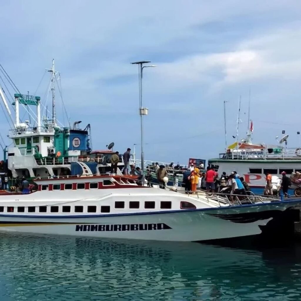 public fastboat from ampana to wakai - how to get to togean islands